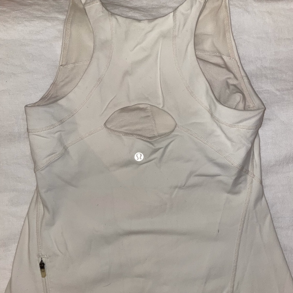 LuLu Lemon key hole tank
